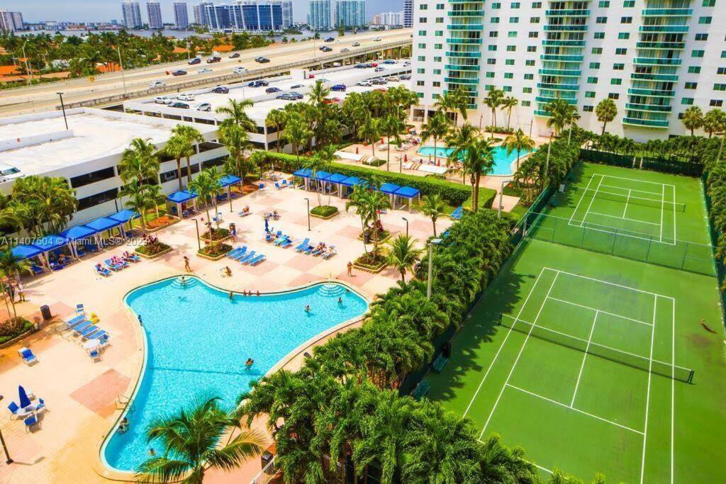 Sunny Isles Condo Very Close To The Beach With Amenities Sunny Isles Beach Exterior photo