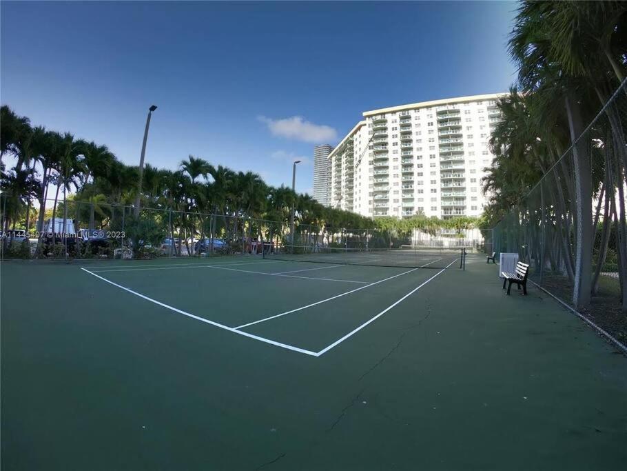 Sunny Isles Condo Very Close To The Beach With Amenities Sunny Isles Beach Exterior photo