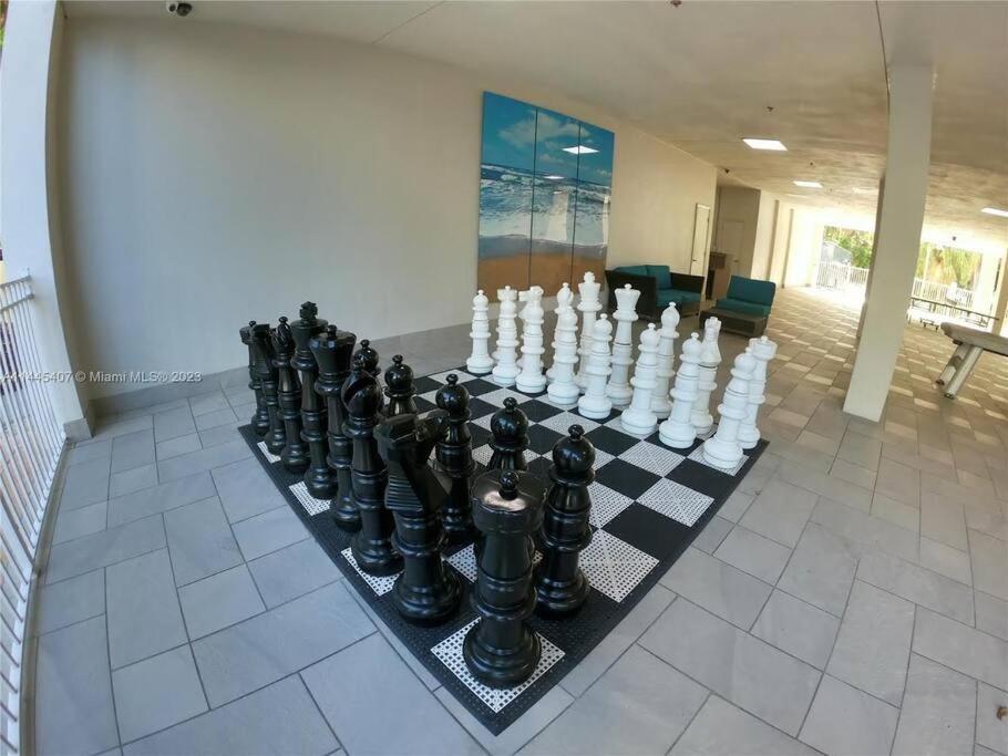 Sunny Isles Condo Very Close To The Beach With Amenities Sunny Isles Beach Exterior photo